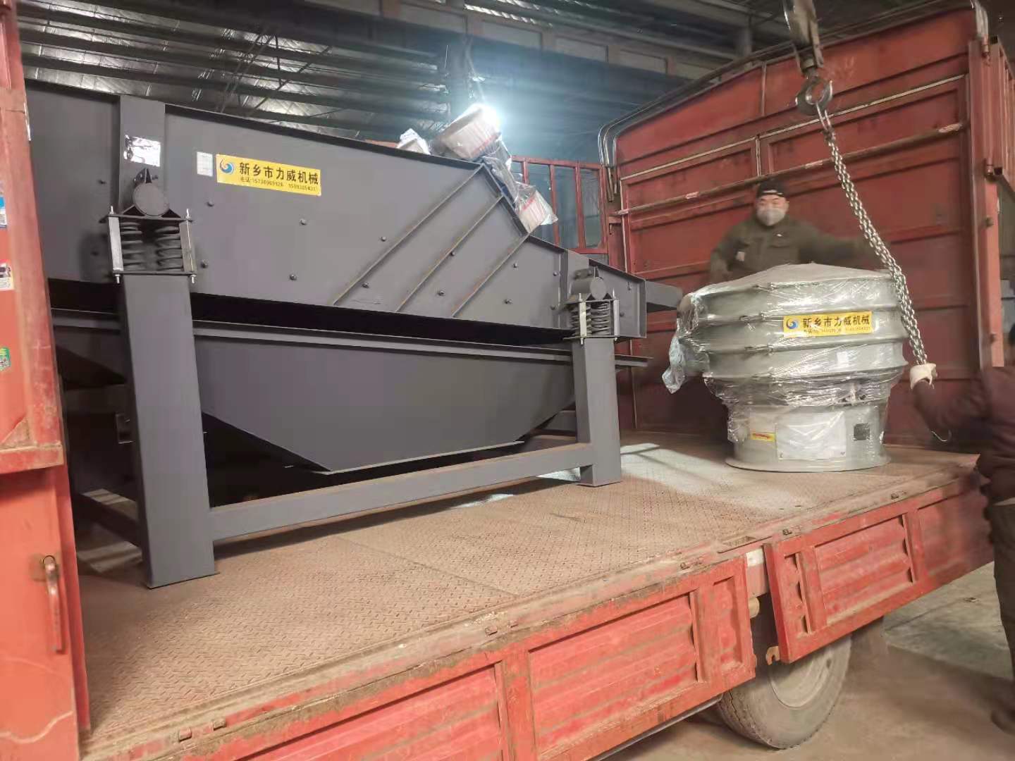 铝屑振动落砂机香蕉毛片视频